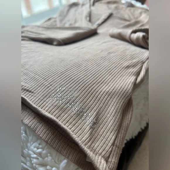 Guess Karlee jewel long sleeve Henley ribbed LIGHT RUM - Picture 3 of 8